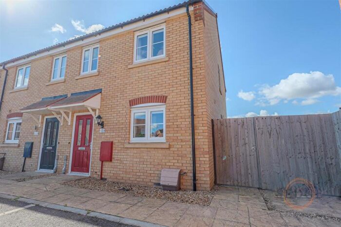 3 Bedroom End Of Terrace House For Sale In Palgrave Way, Pinchbeck, Spalding, PE11