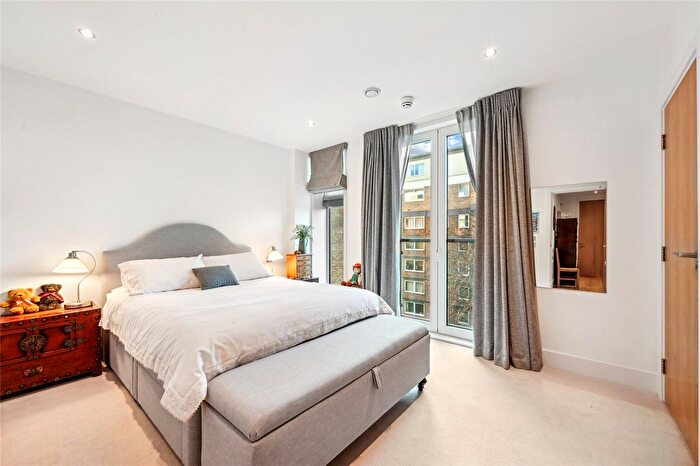 2 Bedroom Flat For Sale In Chiswick High Road, London, W4
