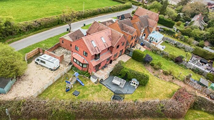 5 Bedroom Semi-Detached House For Sale In Old Arncott Road, Ambrosden, OX25