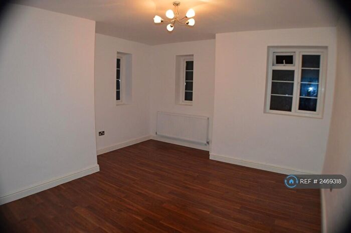 3 Bedroom Flat To Rent In Warwick Gardens, London, CR7