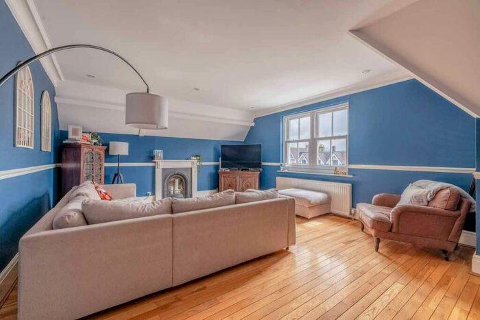 2 Bedroom Apartment For Sale In The Green, Datchet, SL3