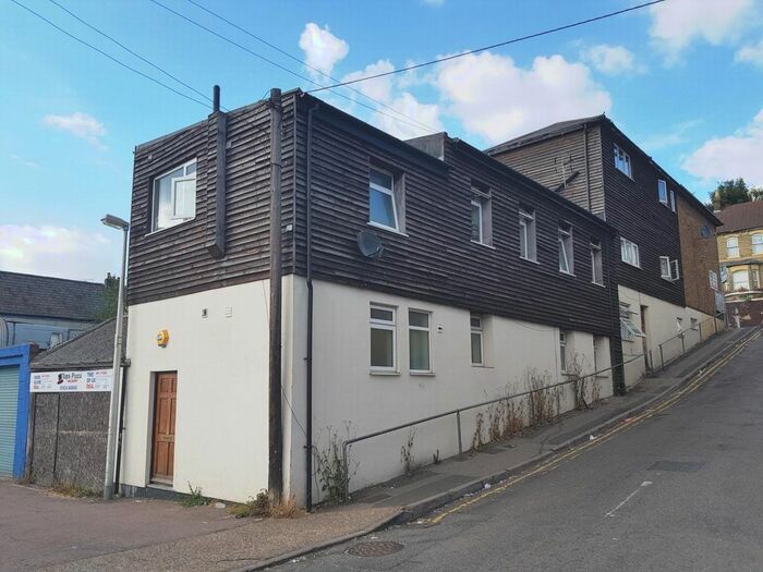 1 Bedroom Flat To Rent In Bank Street, Chatham, ME4