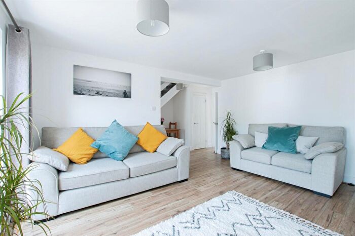 3 Bedroom End Of Terrace House For Sale In Moreys Close, West Lulworth, Wareham, BH20 - Photo 9
