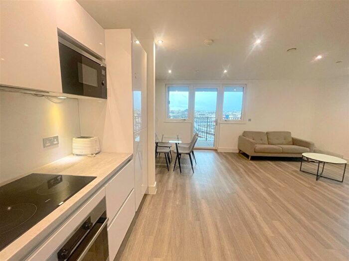 2 Bedroom Flat To Rent In Healum Avenue, Southall, UB2