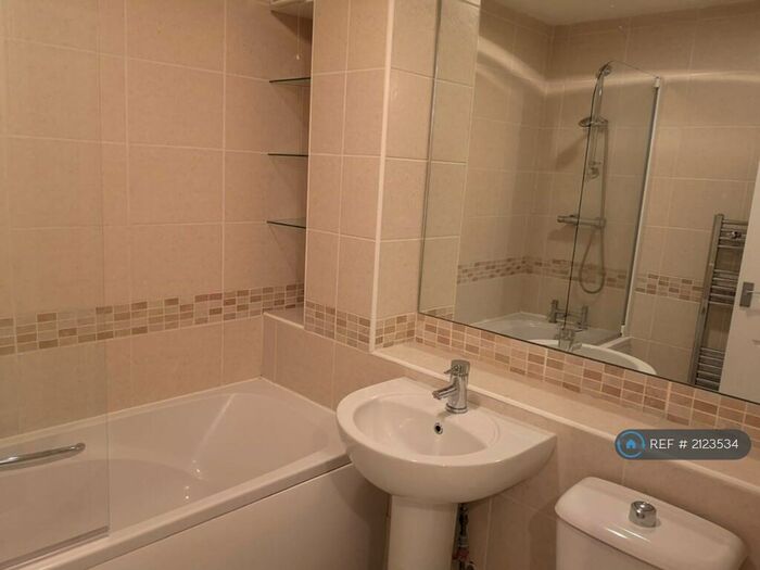 1 Bedroom Flat To Rent In Delaporte Close, Epsom, KT17