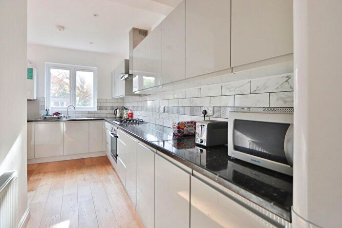 3 Bedroom End Of Terrace House For Sale In Byron Avenue, New Malden, KT3