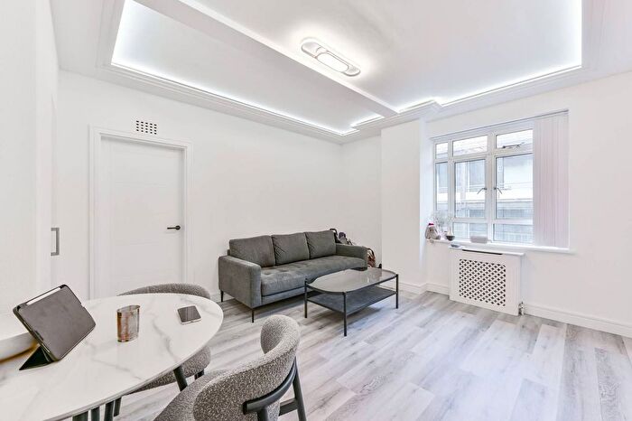 2 Bedroom Flat For Sale In University Street, Bloomsbury, London, WC1E