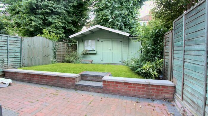 2 Bedroom Flat To Rent In Rosebery Gardens, London, N8