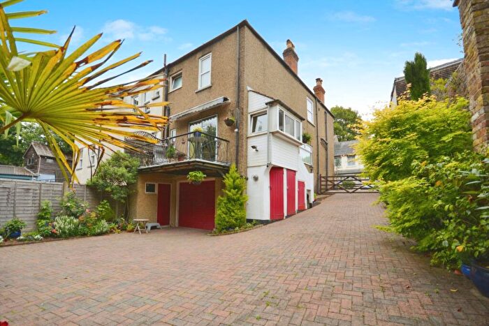 3 Bedroom Terraced House For Sale In Station Road, Amersham, HP7