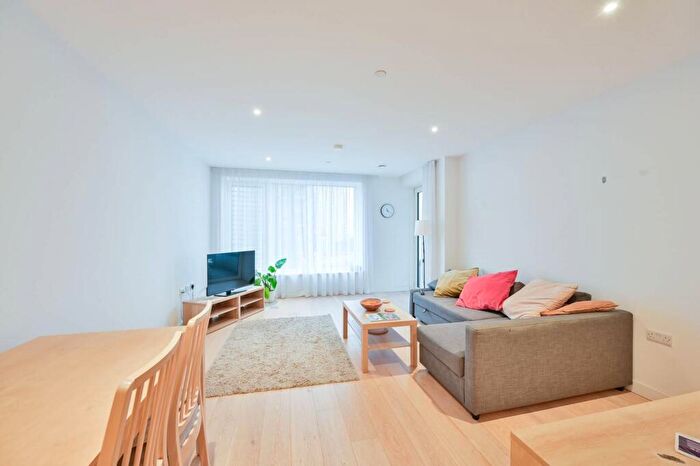 1 Bedroom Flat For Sale In Deacon Street, Elephant And Castle, London, SE17