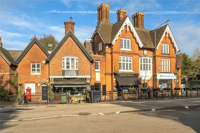 1 Bedroom Flat To Rent In The Square, Sevenoaks, Kent, TN13