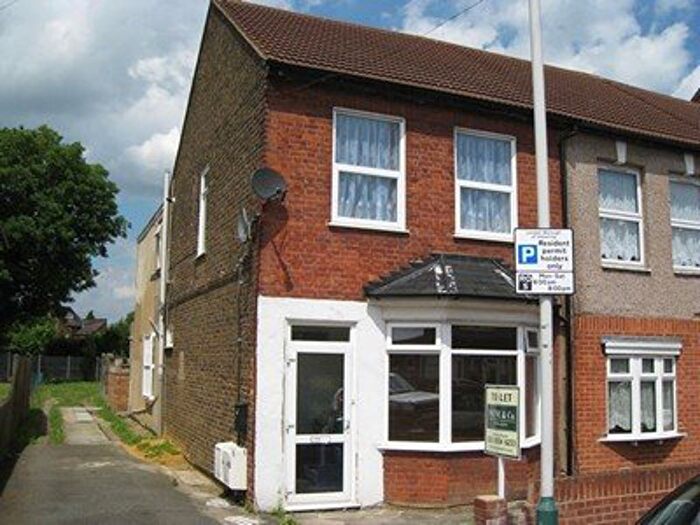 2 Bedroom Flat To Rent In Marks Road, Romford, RM7