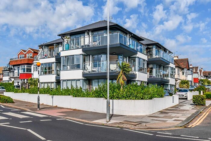 1 Bedroom Flat For Sale In The Ridgeway, Chalkwell, SS0