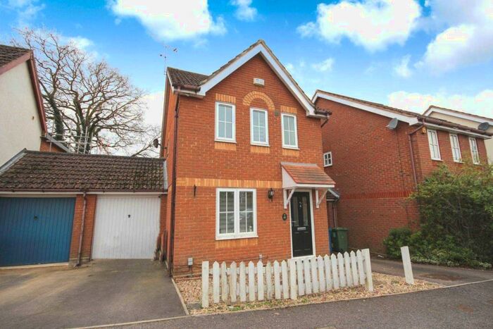 3 Bedroom Link Detached House To Rent In Hebbecastle Down, Bracknell, RG42