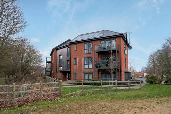 2 Bedroom Flat To Rent In Princess Marina Drive, Reading, RG2