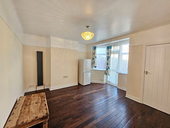 2 Bedroom Flat To Rent In Vincent Gardens, Neasden, NW2