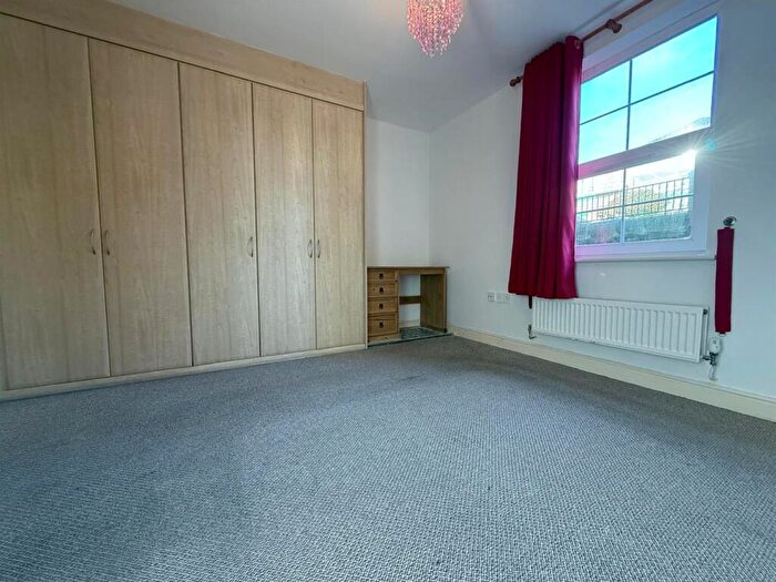 2 Bedroom Apartment For Sale In Stoneleigh Court, Shadwell Lane, LS17