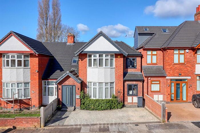 5 Bedroom Semi-Detached House For Sale In Byway Road, Leicester, LE5