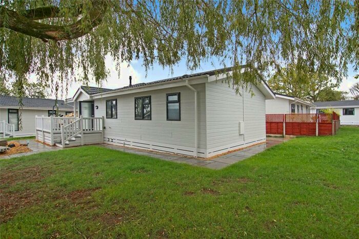 2 Bedroom Mobile Home For Sale In Mapleridge Lane, Yate, Bristol, BS37