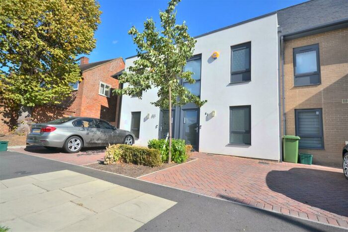 4 Bedroom House To Rent In Blanchland Road, Morden, SM4