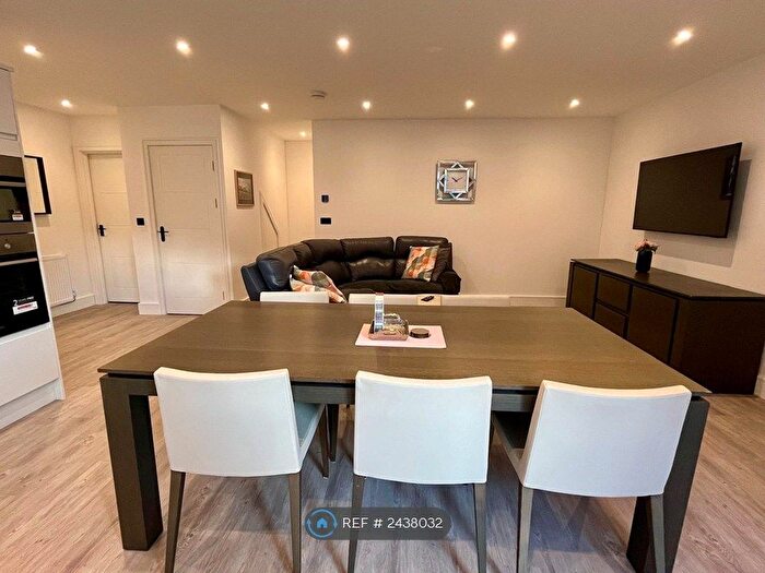 3 Bedroom Flat To Rent In Clitterhouse Road, London, NW2