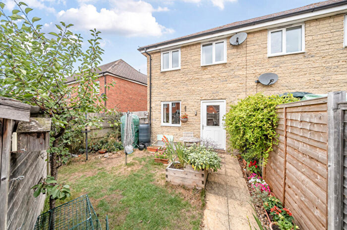 2 Bedroom End Of Terrace House For Sale In Walker Drive, Faringdon, Oxfordshire, SN7