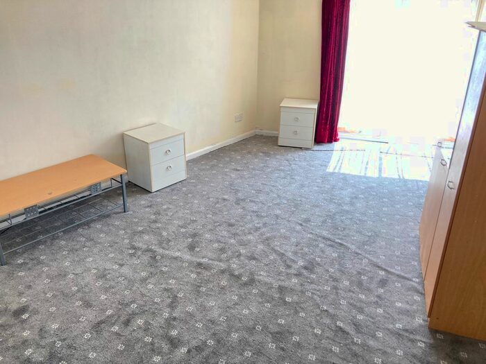Studio To Rent In Very Near Westbury Avenue Area, Southall, UB1
