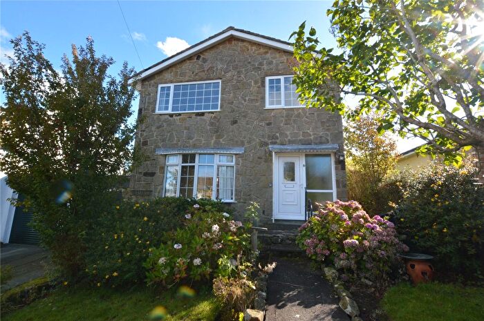 3 Bedroom Link Detached House For Sale In Lees Bank Hill, Cross Roads, Keighley, West Yorkshire, BD22