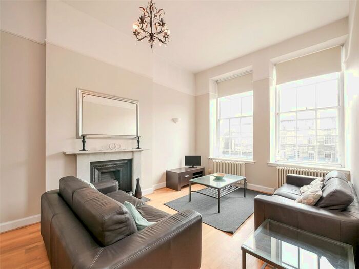2 Bedroom Flat To Rent In Union Place, Edinburgh, EH1