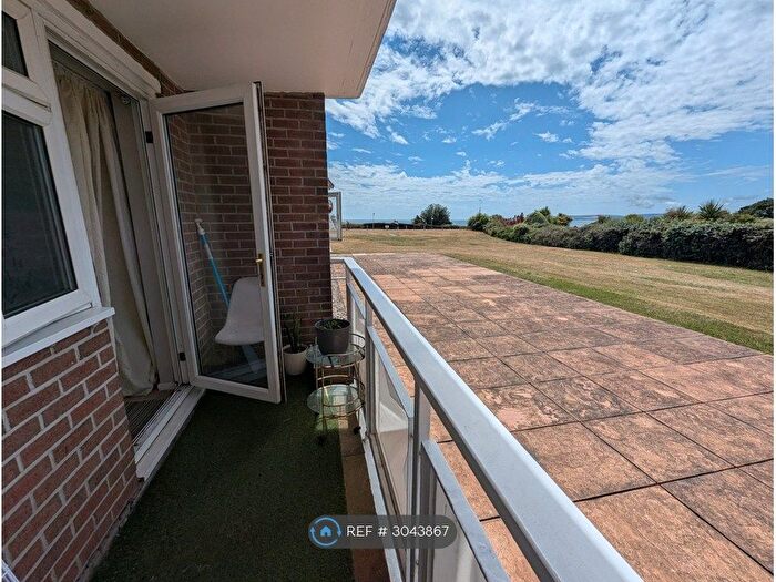 2 Bedroom Flat To Rent In Elizabeth Court, Bournemouth, BH1