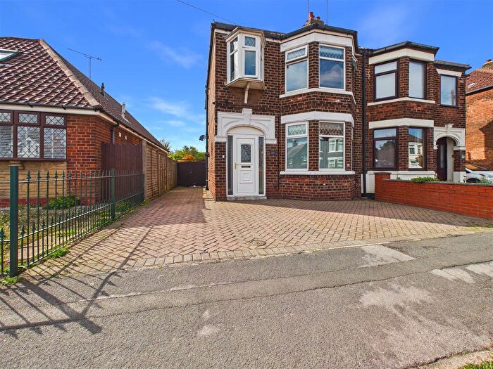 3 Bedroom Semi-Detached House For Sale In Spring Gardens, Anlaby Common, HU4