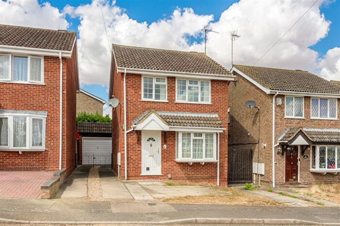 3 Bedroom Detached House For Sale In Keats Way, Rushden, NN10