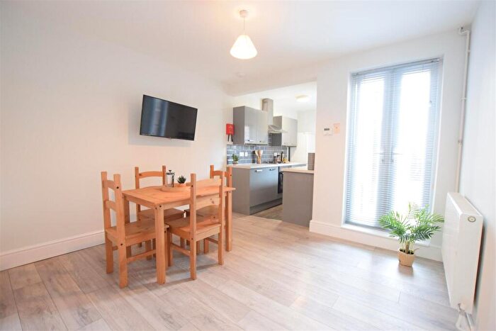 2 Bedroom Terraced House To Rent In St. Andrews Place - Student House - /, LN5