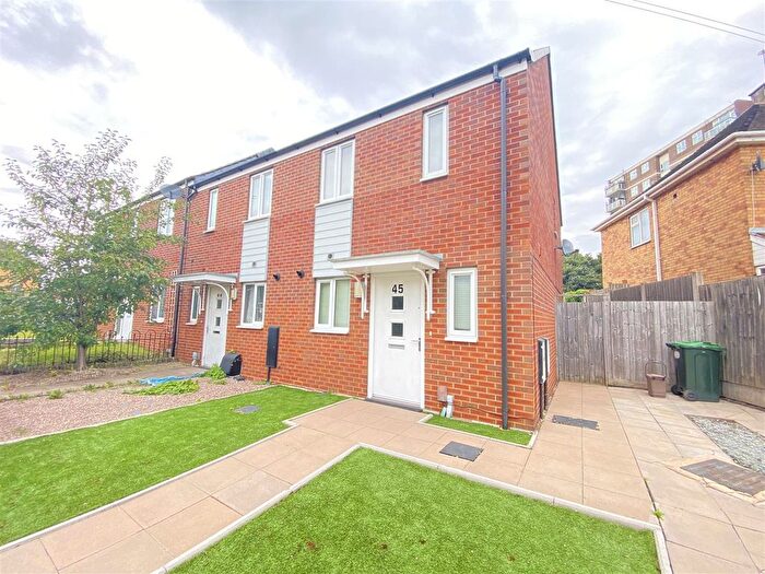 2 Bedroom Semi-Detached House To Rent In Dial Lane, West Bromwich, B70