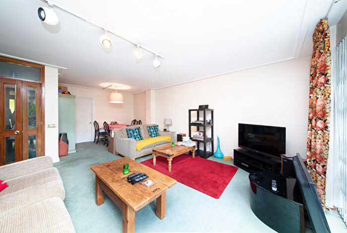 4 Bedroom Semi Detached House To Rent In Bembridge Close, London, NW6