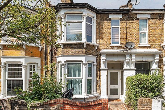 2 Bedroom Apartment For Sale In Warren Road, London, E10