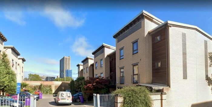 4 Bedroom Town House To Rent In Indigo Mews, Ashton Street, Poplar, Canary Wharf, London, E14