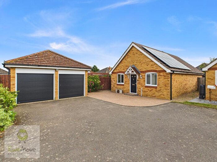 2 Bedroom Detached Bungalow For Sale In Gypsy Way, High Halstow, Rochester, ME3