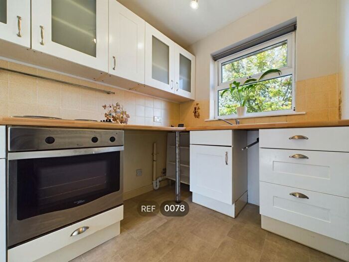 2 Bedroom Flat To Rent In Grove Hill, Hessle, HU13