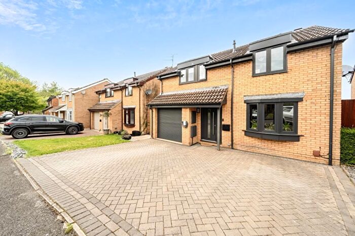 4 Bedroom Detached House For Sale In Southernwood Drive, Swindon, SN2