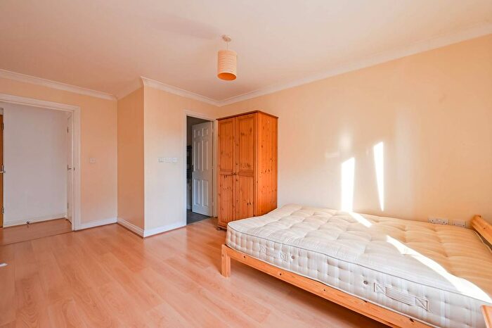 2 Bedroom Flat To Rent In Wightman Road, Turnpike Lane, London, N8