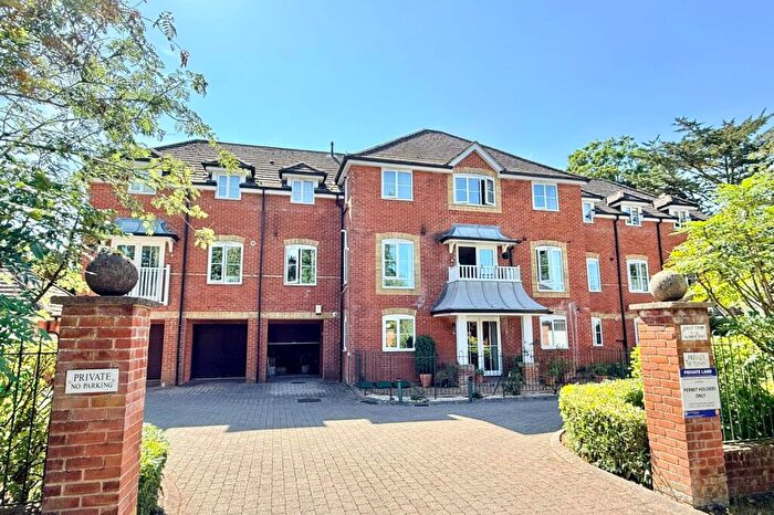 2 Bedroom Flat For Sale In Forest Court, Salisbury Road, SP6