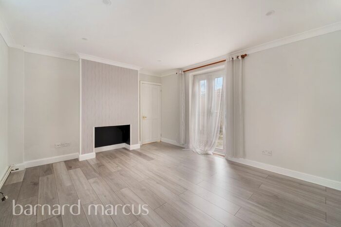 2 Bedroom Flat To Rent In Colmer Road, London, SW16