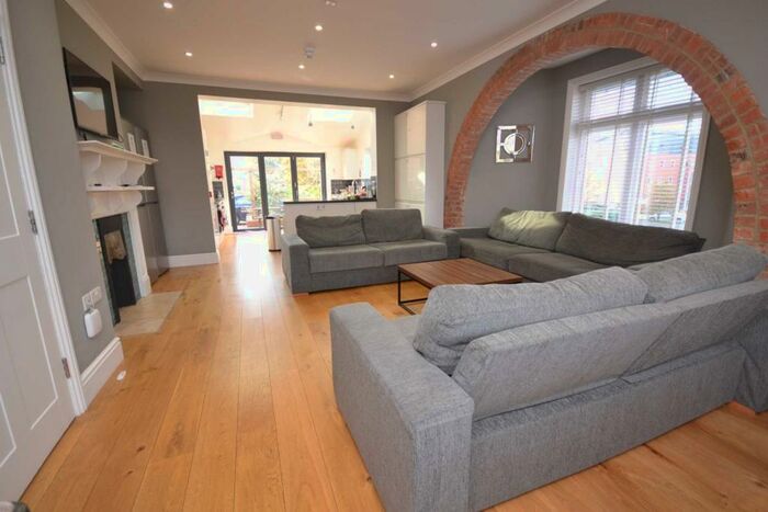 9 Bedroom Detached House To Rent In Wokingham Road, Reading, RG6