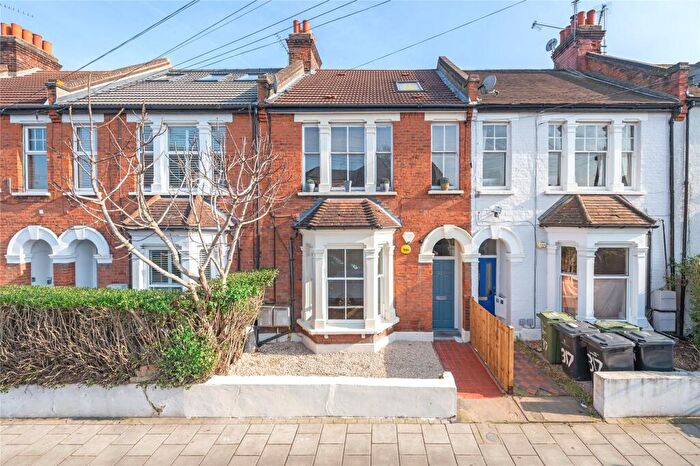 2 Bedroom Flat To Rent In Cavendish Road, London, SW12