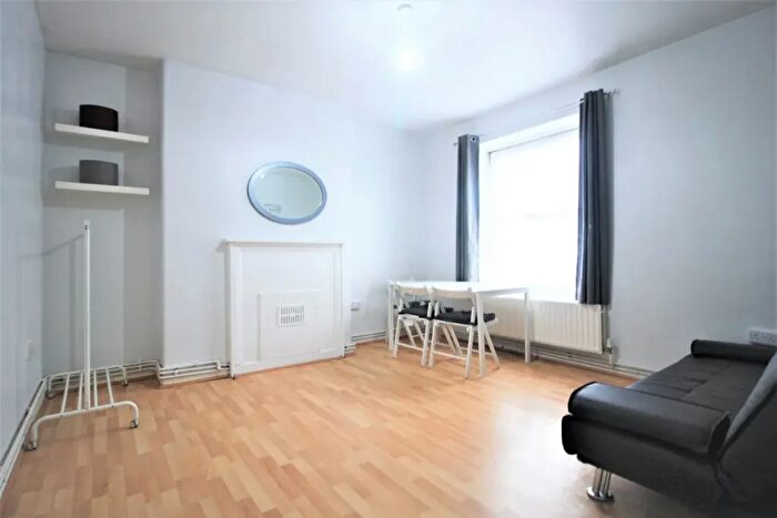 3 Bedroom Flat For Sale In Coate Street, London, E2