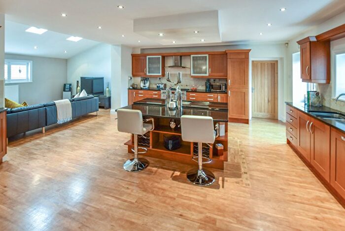 4 Bedroom Semi-Detached House For Sale In Station Road, Sutton Weaver, Cheshire, WA7