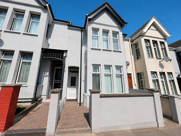 3 Bedroom Terraced House For Sale In Claremont Road, Luton, Bedfordshire, LU4