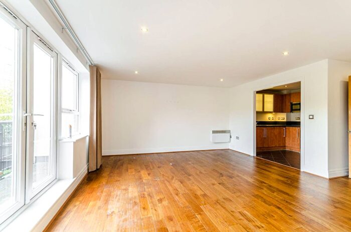 2 Bedroom Flat For Sale In Seven Kings Way, Kingston, Kingston Upon Thames, KT2