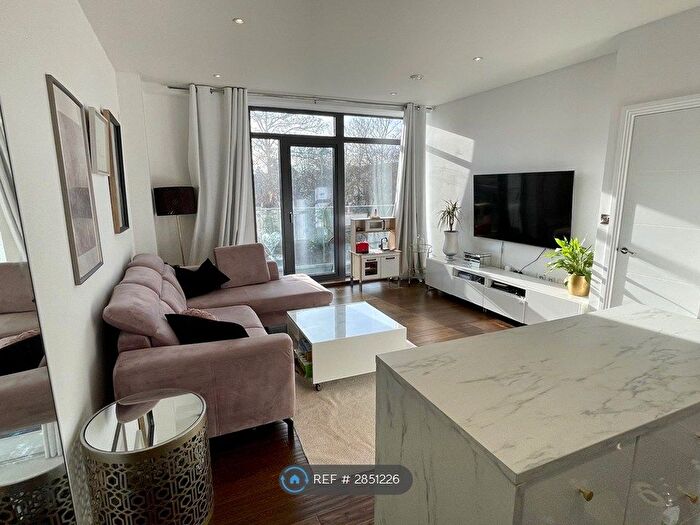 1 Bedroom Flat To Rent In Jessop Court, Uxbridge, UB8